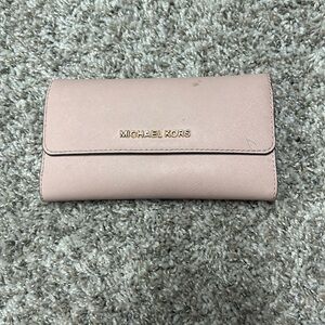 Michael kors pink wallet